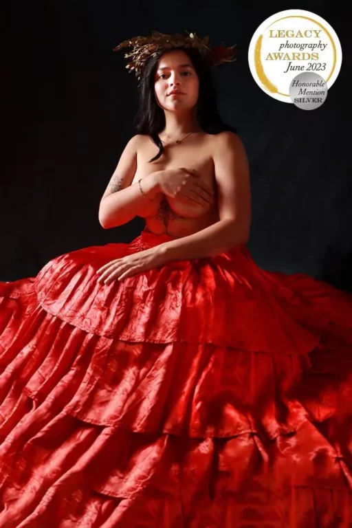 Mickaella pose en robe