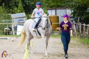 Jeune fille à cheval